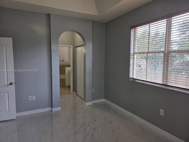 Building Photo - 928 SW 153rd Ct
