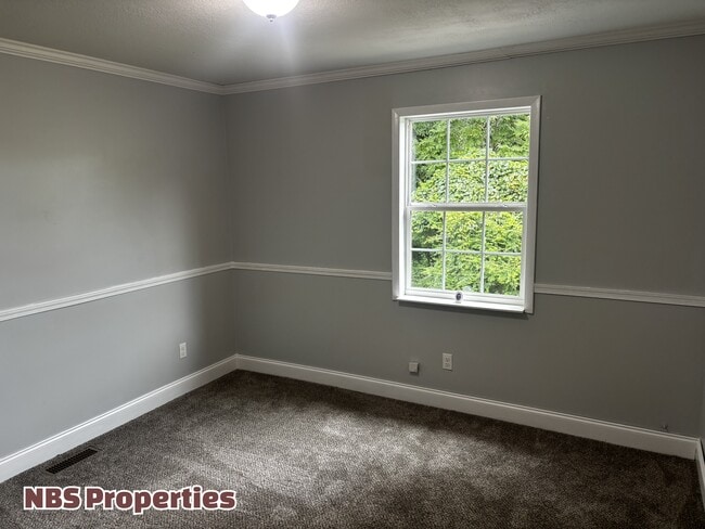 Building Photo - 143 McCully Ln