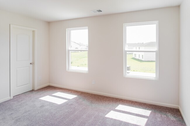 Building Photo - 4112 Lake Russell Dr