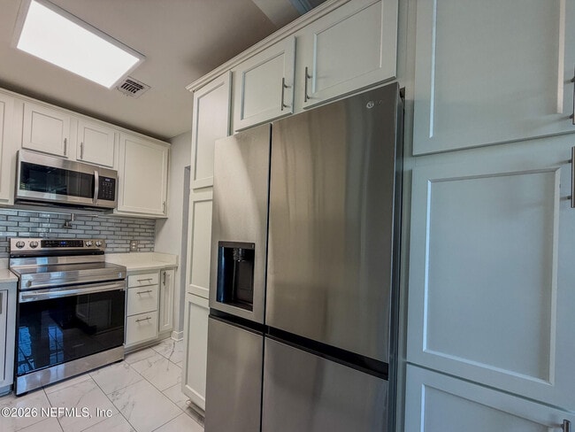 Building Photo - 1368 Rensselaer Ave