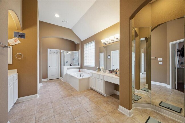 Building Photo - 2401 Harbor Chase Dr