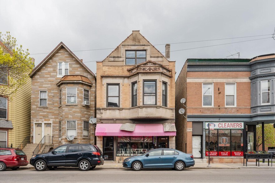 Building Photo - 2202 W Belmont Ave