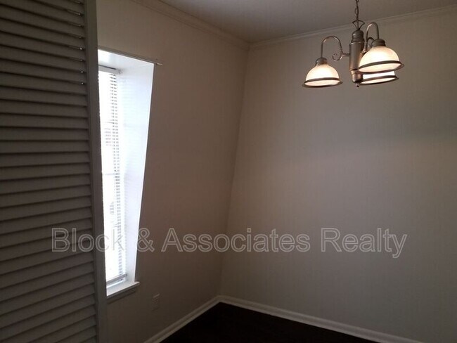 Building Photo - 3828 Country Club Rd