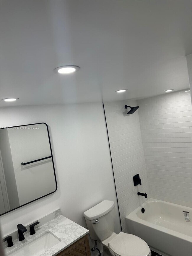 Building Photo - 8100 Geneva Ct
