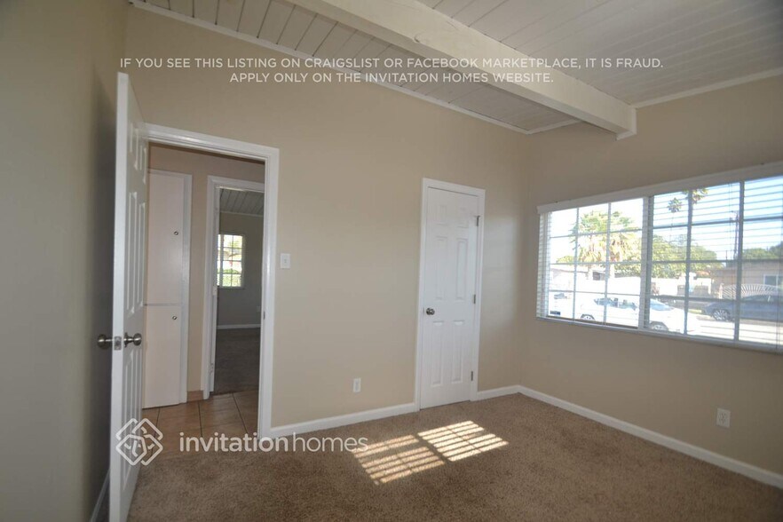 Building Photo - 5727 Cedarglen Dr