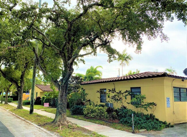 Building Photo - 530 N 20th Ave