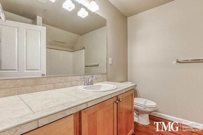 Building Photo - Beautiful Ground-Level 1 Bedroom + Bonus Room Condo 769 Sq Ft | Water/Sewer/Garbage Included