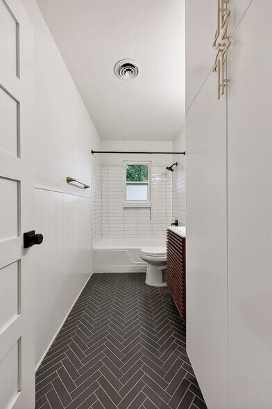 Building Photo - 11900 Dove Haven Dr
