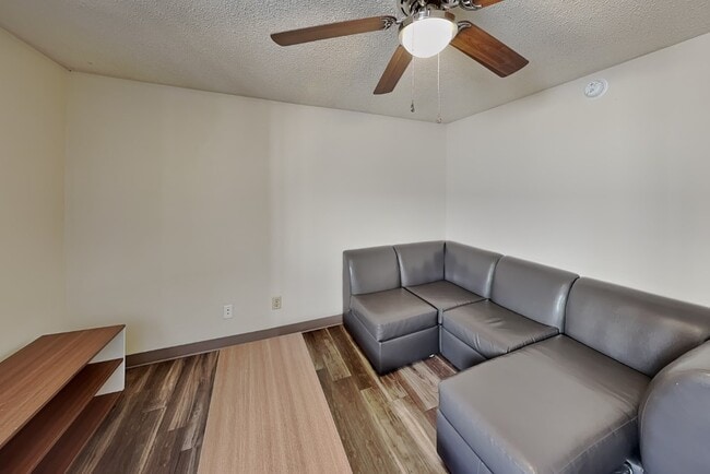 Building Photo - 207 Stanton Ave
