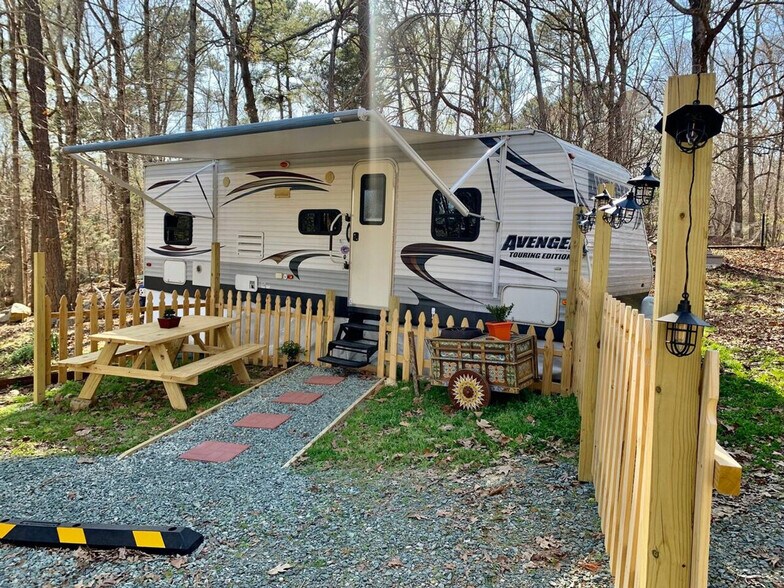 Building Photo - 615 Tall Oaks Rd