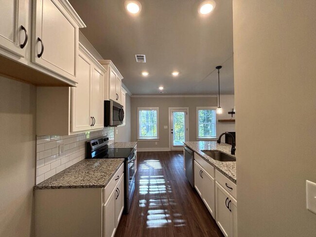 Building Photo - 173 Russell Way