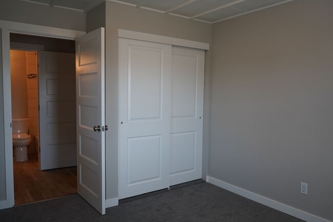 Building Photo - r1500VDuplex
