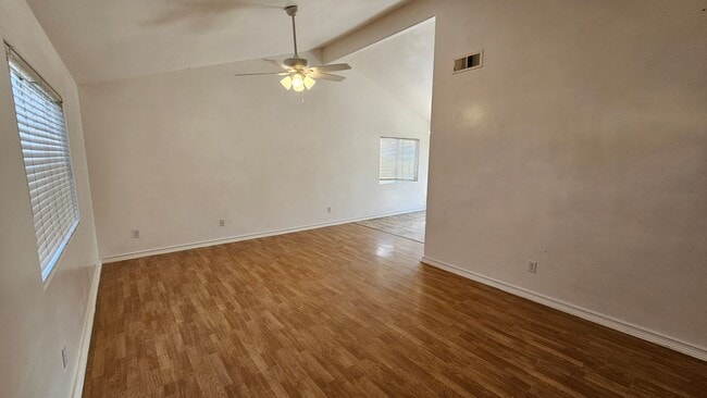 Building Photo - Great Home for Christmas