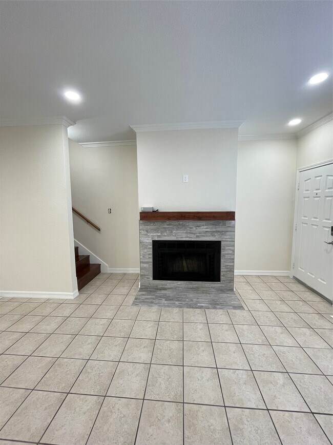 Building Photo - 640 Wilcrest Dr