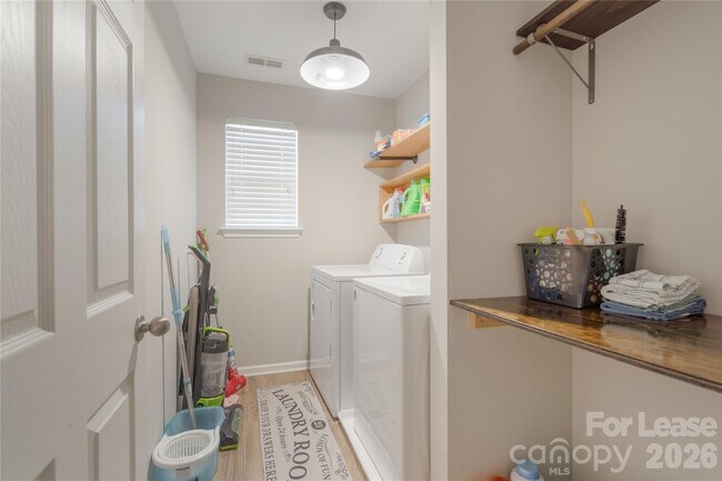 Building Photo - 223 Stockbridge Dr