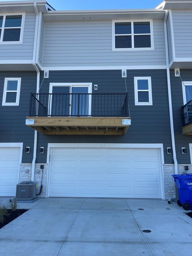 Building Photo - Townhome for Rent in Papillion