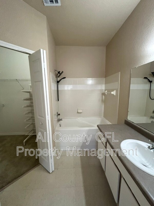 Building Photo - 5961 Westgate Dr