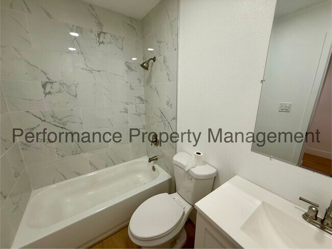 Building Photo - 3401 Squire Ln