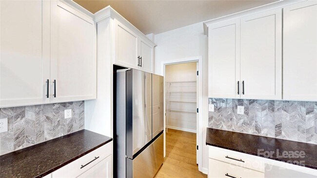 Building Photo - 509 Myrick Aly