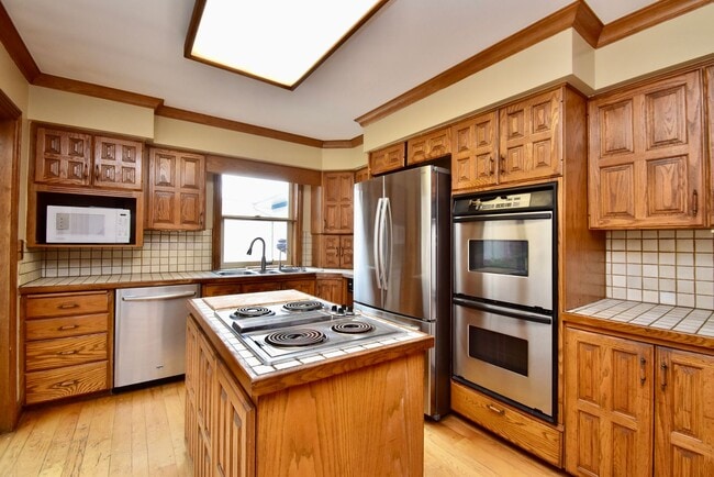 Building Photo - Great Three Bedroom Home in Cottonwood Heights!!!