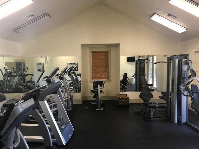 Building Photo - 203 Kelly Rd