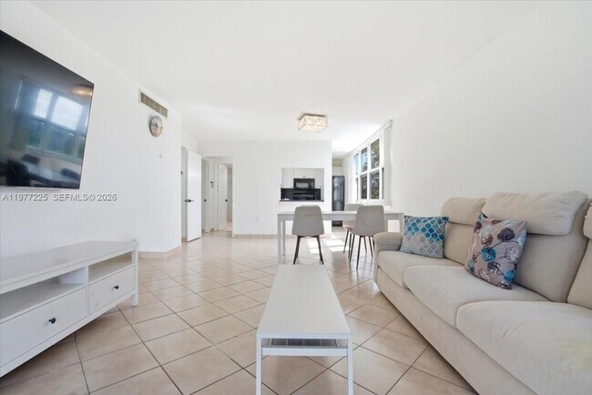 Building Photo - 9410 Tangerine Pl