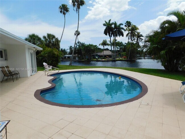 Building Photo - 108 NE 30th St