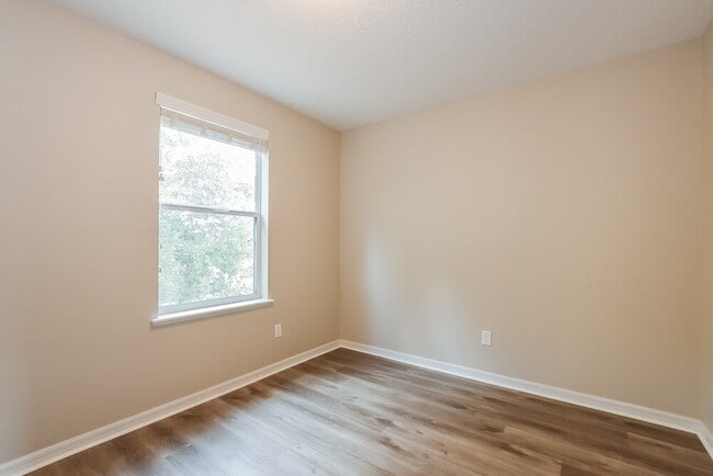 Building Photo - 7545 Sloewood Dr