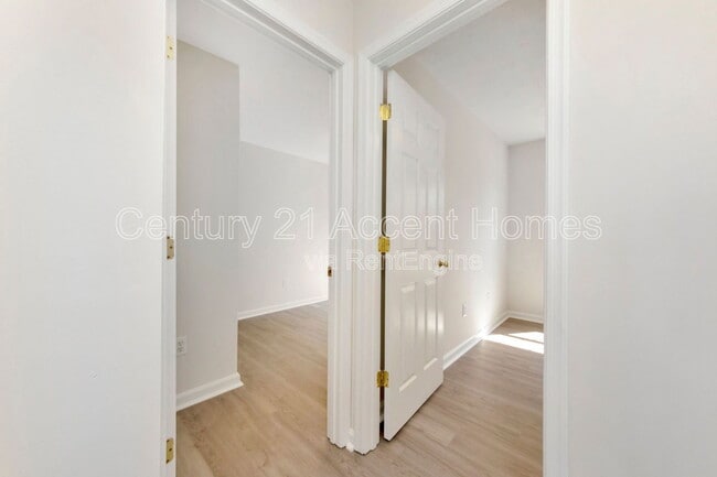 Building Photo - 9907 Warwick Pl