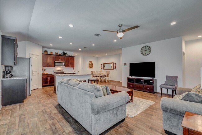 Building Photo - 2407 S Colosseum Ct