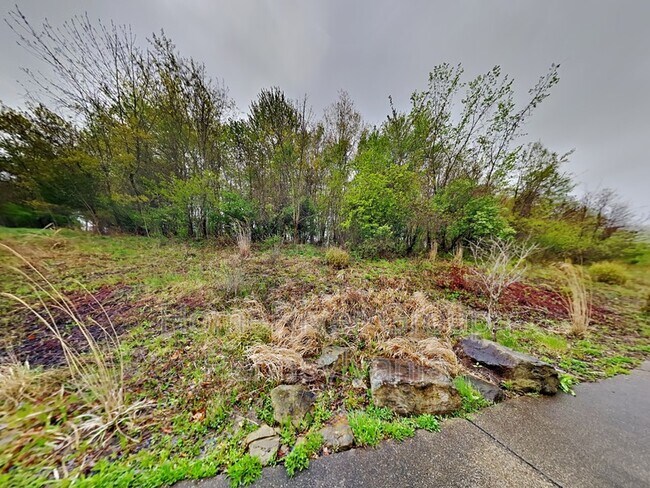 Building Photo - 145 Tanglewood Dr