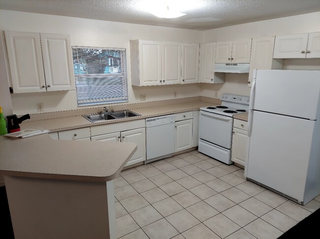 Building Photo - 1000 13th Ave S