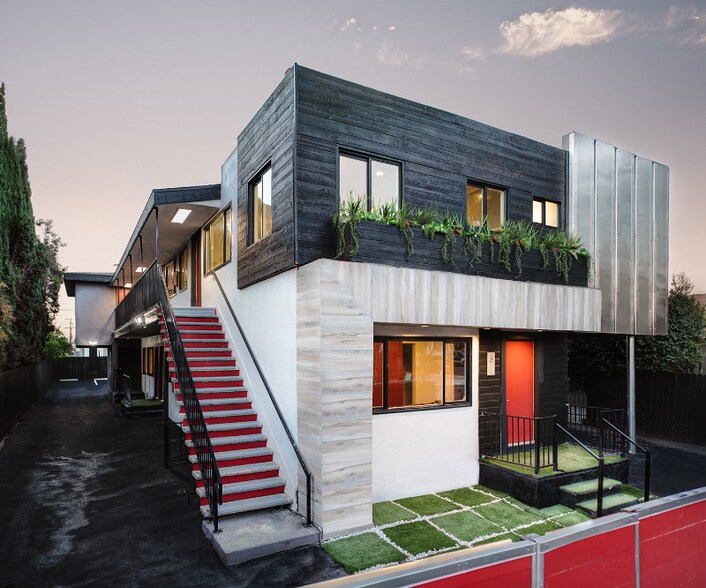 Building Photo - 1321 W 36th Pl