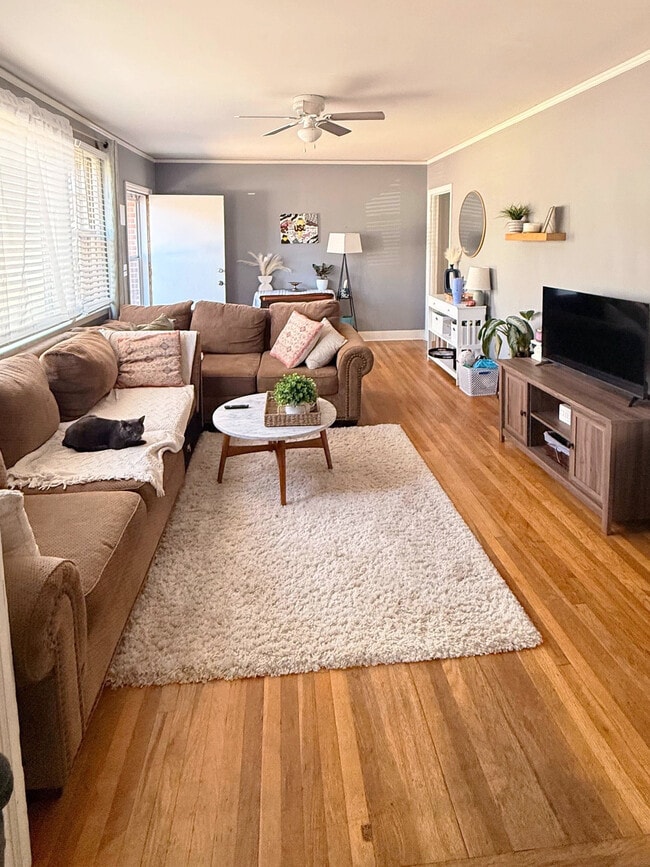 Building Photo - 937 E Ave