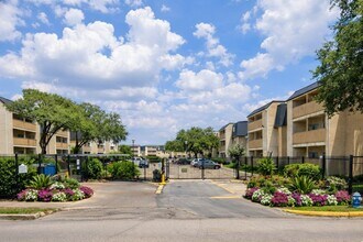 Building Photo - 8529 Hearth Dr