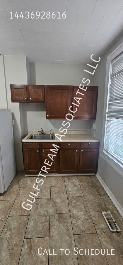 Building Photo - 444 N Robinson St