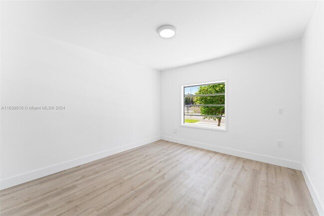 Building Photo - 3155 SW 27th Ln