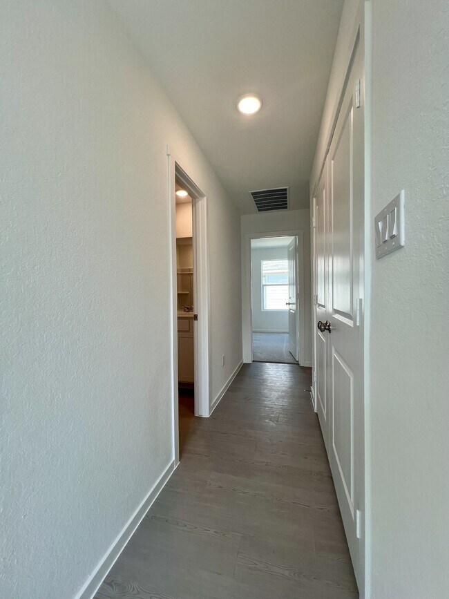 Building Photo - 9175 Trails End