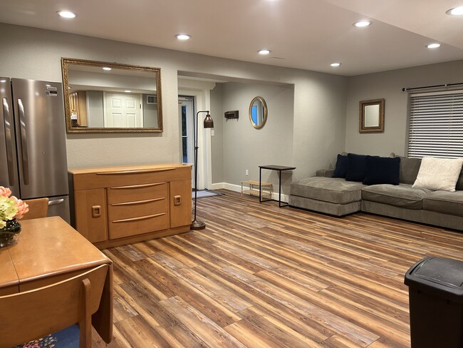 Building Photo - 2135 Meadowlark Pl
