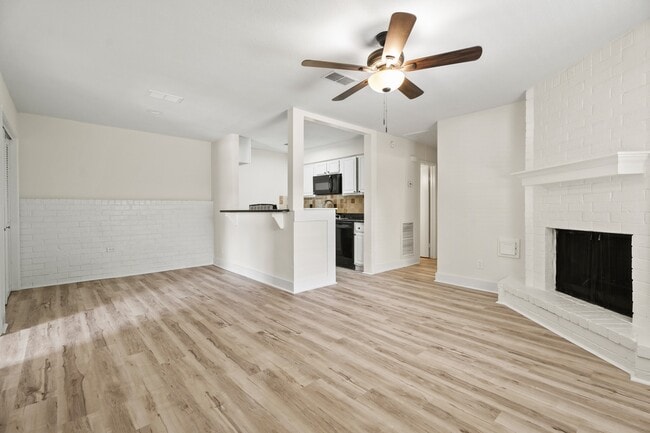 Primary Photo - 2116 N Austin Ave