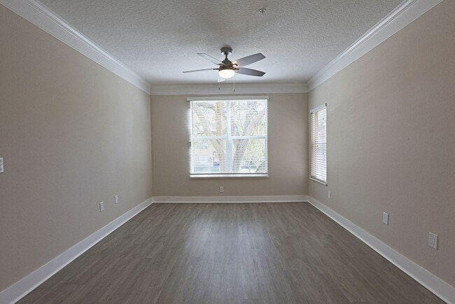 Building Photo - 11511 Villa Grand