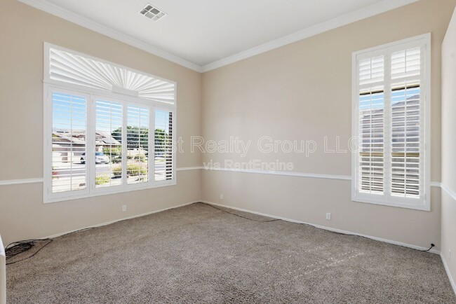 Building Photo - 7017 W Greenbriar Dr