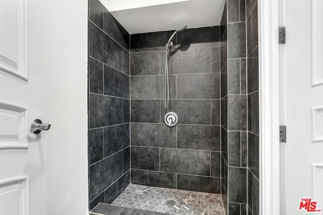 Building Photo - 4156 Sunswept Dr
