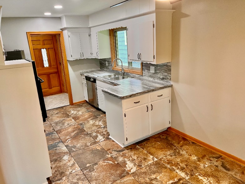 Building Photo - 6110 France Ave S