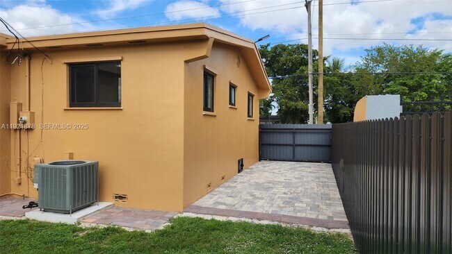 Building Photo - 8010 SW 16th St