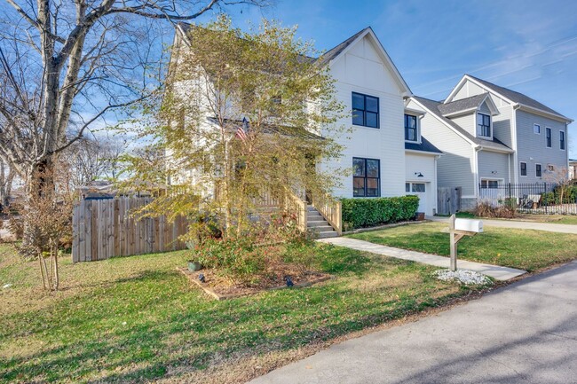 Building Photo - Lovely 3BE/3modern farmhouse is a sheer de...