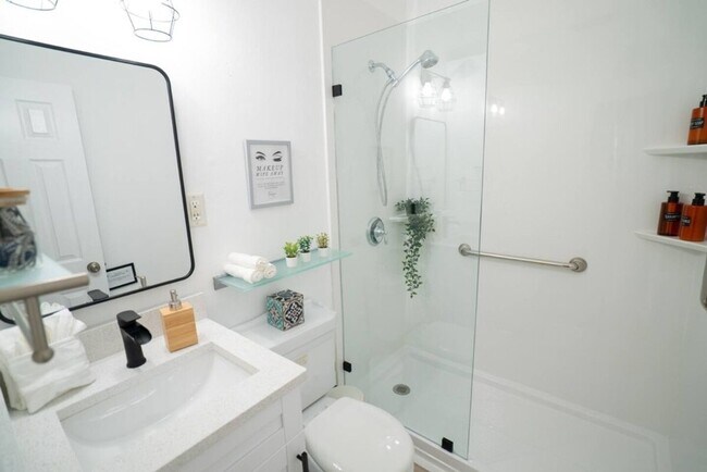 Building Photo - Stylish Heated Pool House  Near the Beach