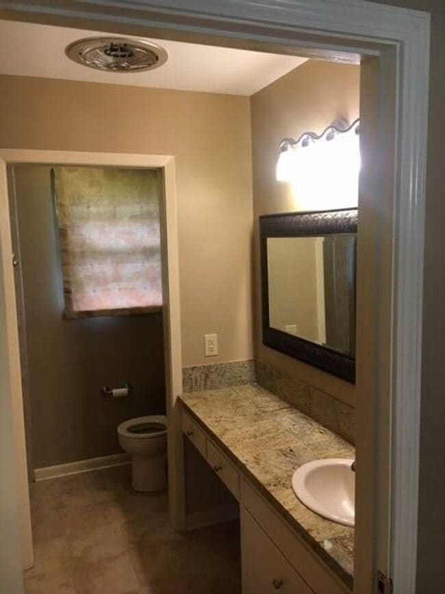 Building Photo - 1107 Lancaster Dr