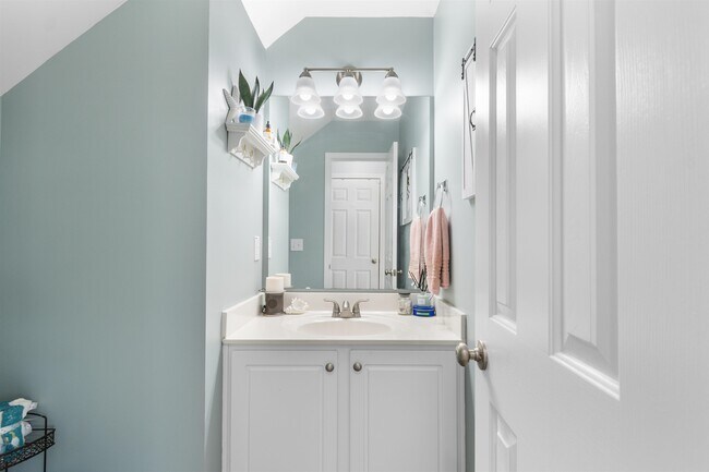 Building Photo - 161 Barclay Dr