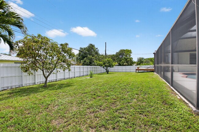 Building Photo - 488 NW 13th St